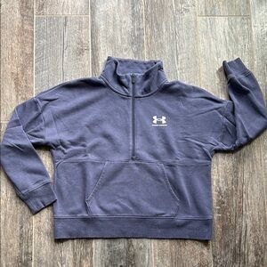 Under Armour women’s 1/4 zip hoodie medium